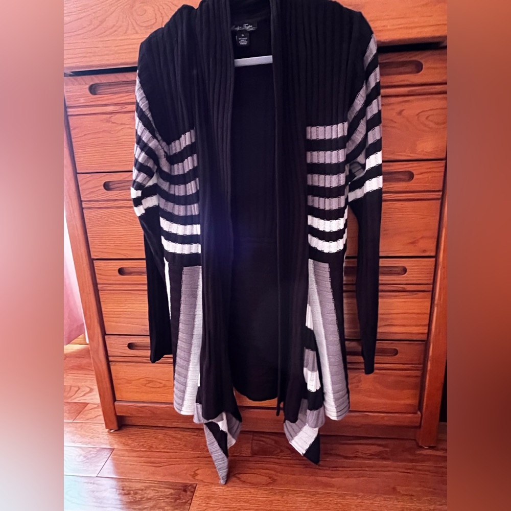 XL trendy long sweater with asymmetrical hemline